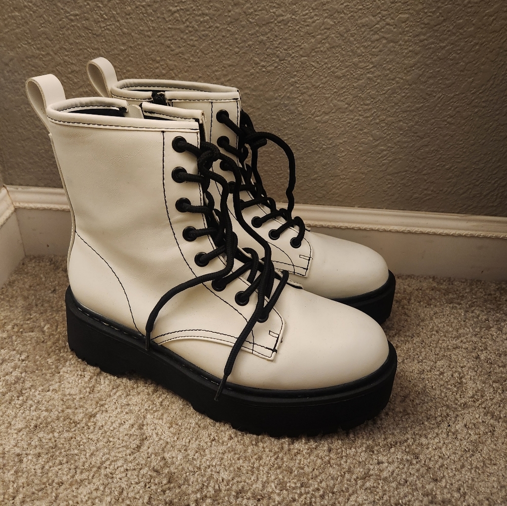 "A New Day" brand white boots size 6 - Picture 1 of 3